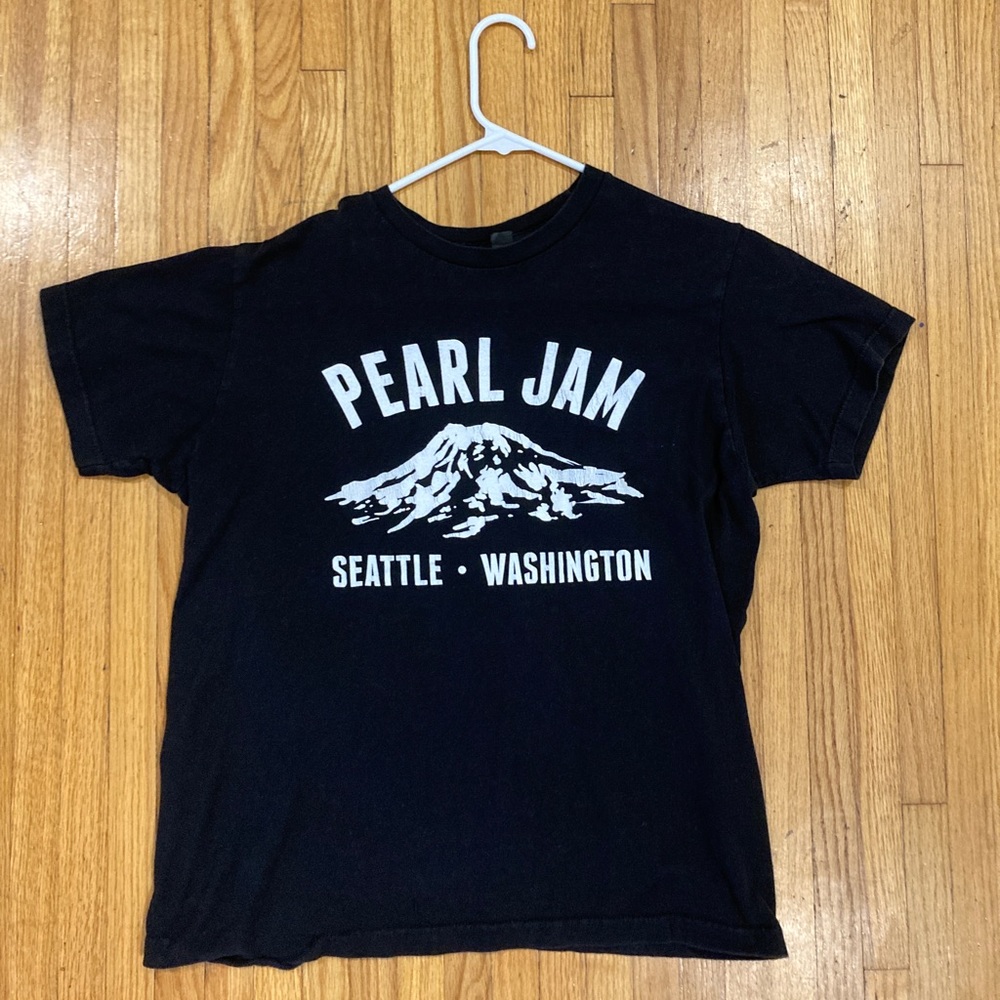 Vintage black pearl jam tee shirt.